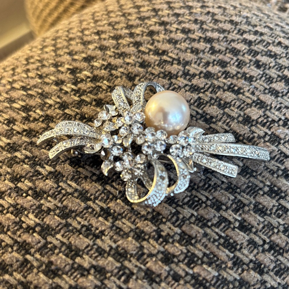 Elegant Silver and Pearl Brooch
